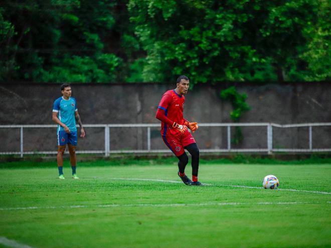 O goleiro Douglas Baldini estará em campo com a camisa do Tigre