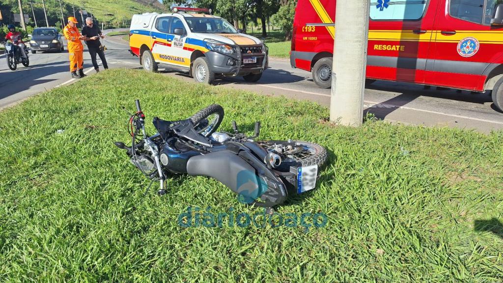 Testemunhas disseram que condutor trafegava normalmente, quando perdeu o controle e bateu em um poste