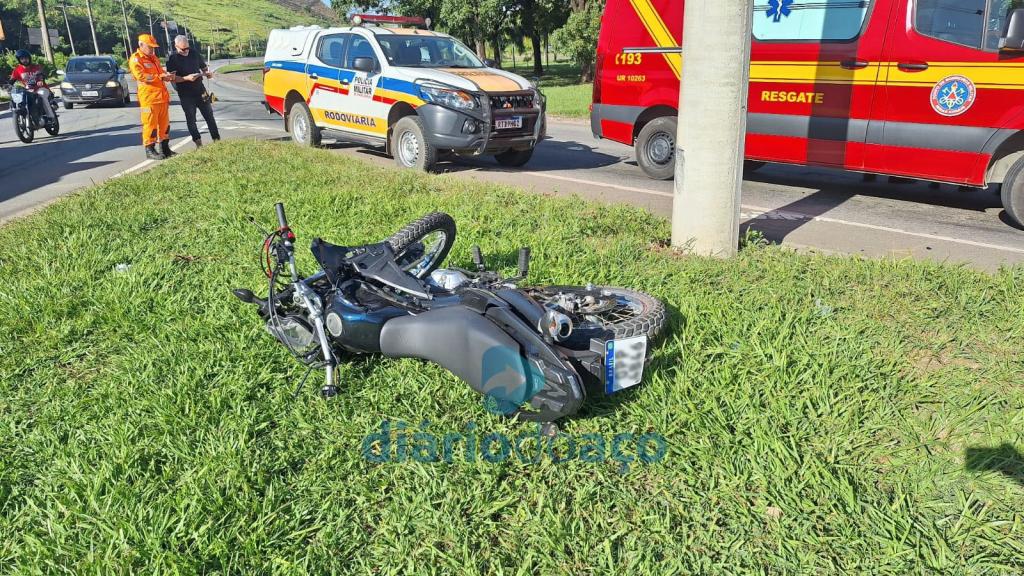 Testemunhas disseram que condutor trafegava normalmente, quando perdeu o controle e bateu em um poste 