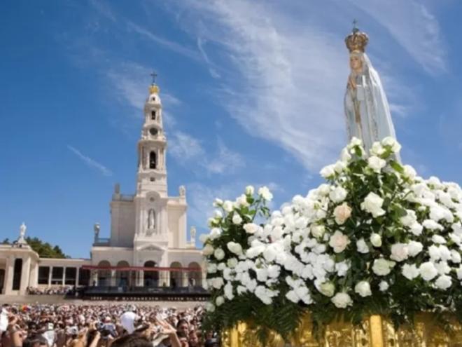 A imagem peregrina de Nossa Senhora de Fátima vem do Santuário de Fátima, em Portugal