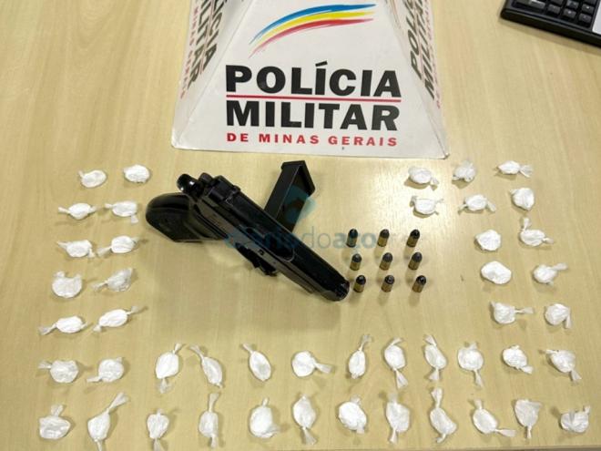 A pistola de calibre 380 apreendida pelos policiais militares ao abordarem o suspeito