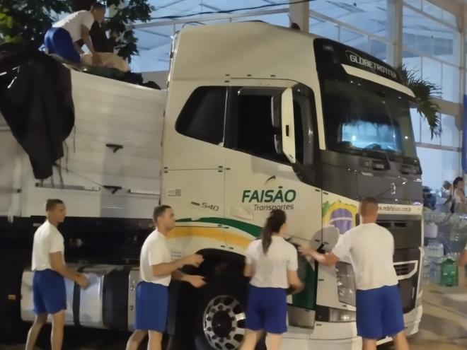 Doações recolhidas são concentradas em um galpão no bairro Iguaçu, em Ipatinga