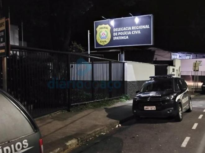 A dona da moto usada para atrair a outra vítima foi presa e encaminhada para a delegacia