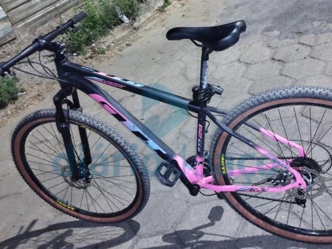 A bicicleta furtada que foi apreendida em poder de um suspeito abordado no Centro de Ipatinga
