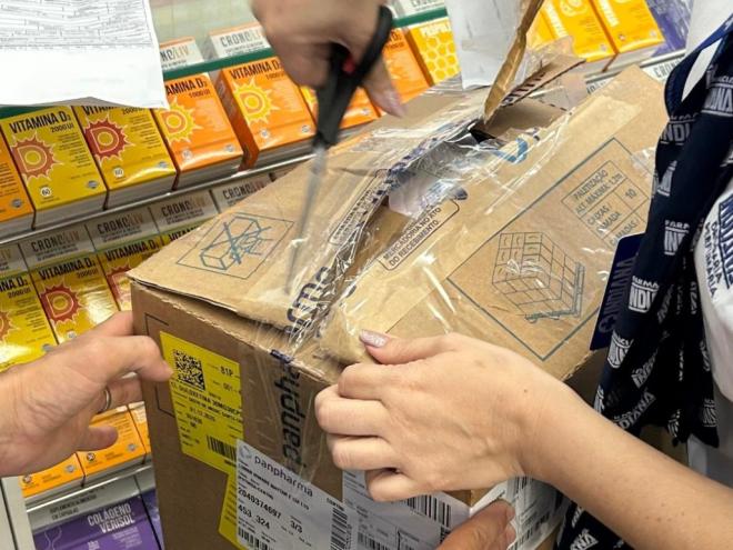 Para identificar os produtos afetados, os consumidores devem olhar com atenção o fundo das latas