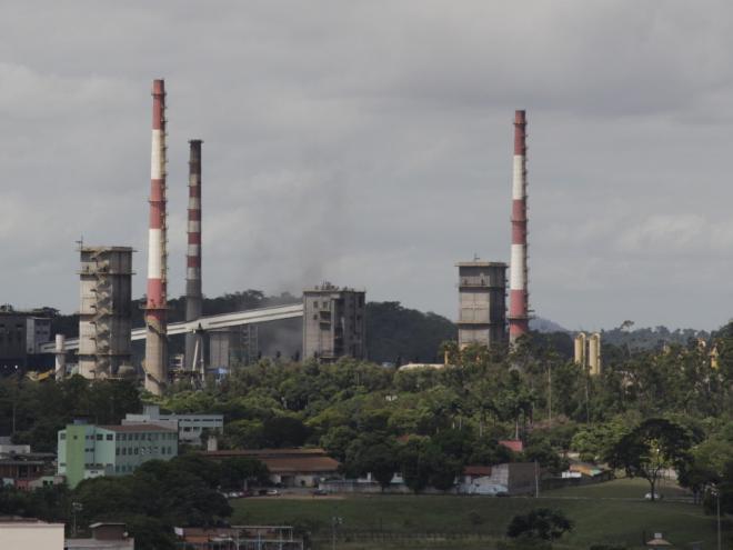 Durante a manutenção da coqueria, há a possibilidade de gerar fumaça e chamas