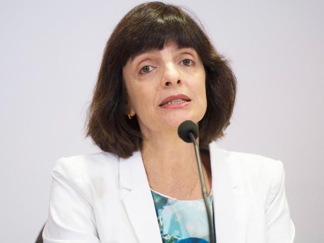   ''A longo prazo o cigarro eletrônico contribui para o aumento de vários tipos de câncer, aumento de doenças cardiovasculares, como infarto, AVC, entre outros'', listou a médica 
