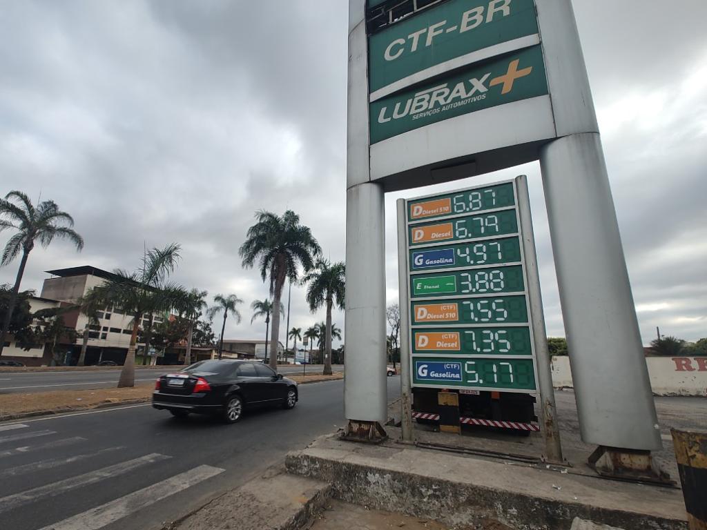 Novo preço da gasolina entrou em vigor sexta-feira (2), com anúncio da Petrobras de redução de 7% no litro da gasolina, nas distribuidoras 