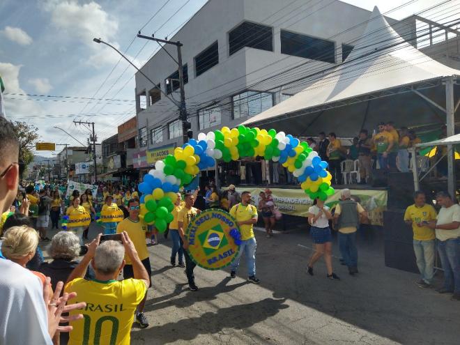 Conforme a organização, 26 escolas e 55 instituições participaram do desfile 