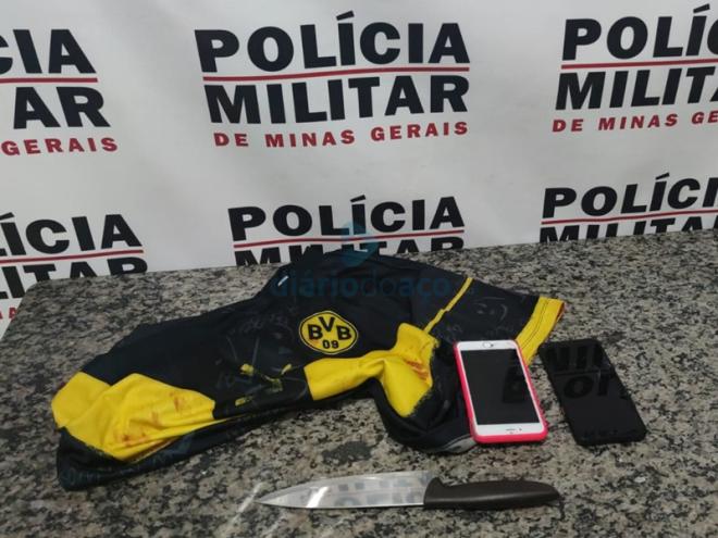 A faca usada na agressão foi apreendida pela PM, junto com uma camisa que a adolescente trajava