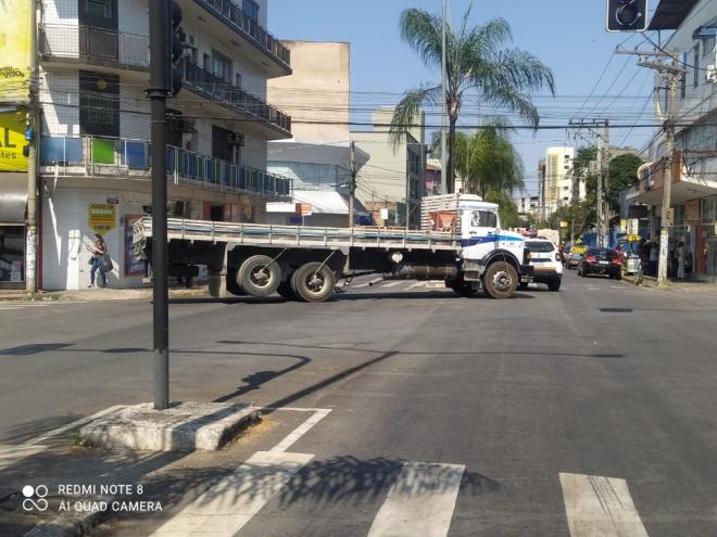 Acidentes têm sido constantes nesse cruzamento, da avenida João Valentim Pascoal com a rua Barbacena 