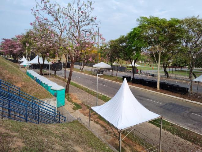 Desde ontem as duas pistas da avenida Roberto Burle Marx estão interditadas, mas  acesso ao estacionamento do Ipatingão está liberado