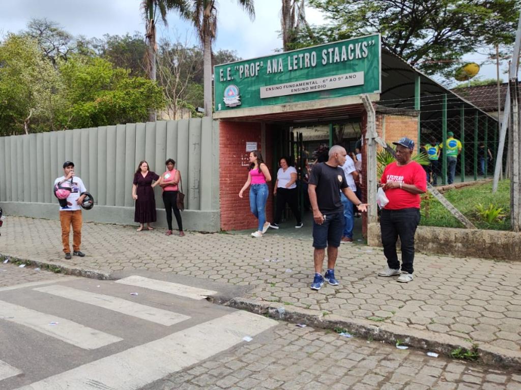 Escola no bairro Quitandinha concentra eleitores da regional Quitandinha/Olaria e tem uma manhã tranquila 