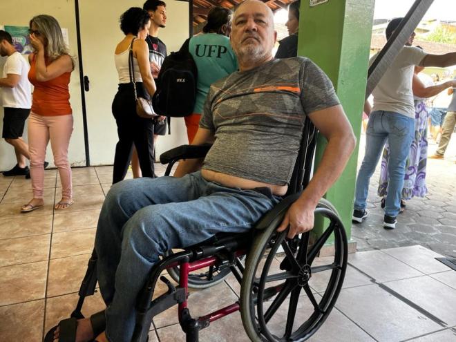 Élcio Pereira votou na manhã deste domingo (2) na Escola Estadual Nacif Selim de Sales