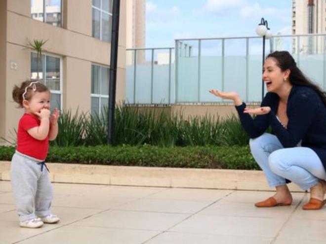 Roberta Baraçal Peres teve a filha Helena após ter se curado de um câncer de mama 