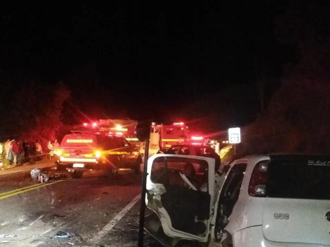 Acidente aconteceu na noite de domingo e deixou um rastro de destruição e vidas perdidas 