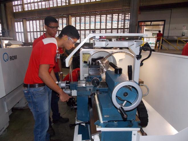 Para concorrer às vagas, basta ter idade entre 16 anos, e, no máximo, idade que lhe permita concluir o curso antes de completar 24 anos 