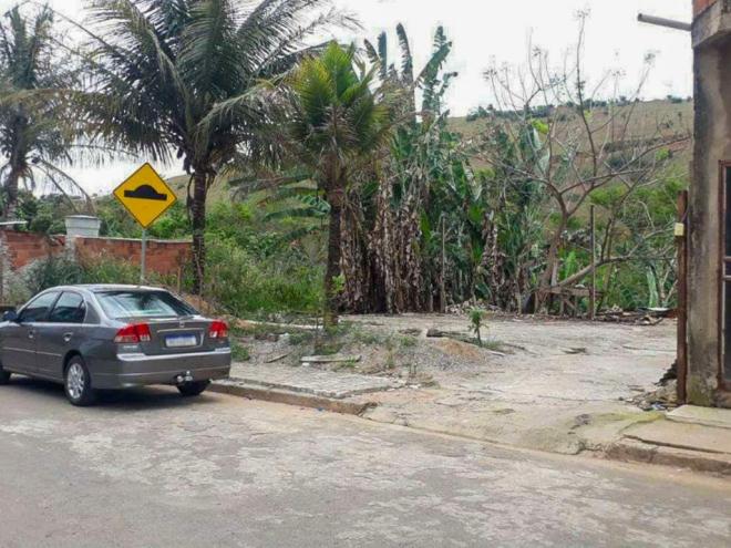 Áreas eram ocupadas ilegalmente na rua Carlos Gomes, no bairro Cidade Nova