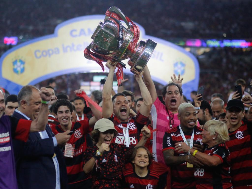 Nos pênaltis, Flamengo bate o Corinthians e conquista a Copa do Brasil