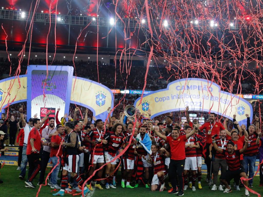 Nos pênaltis, Flamengo derrota Corinthians e conquista a Copa do Brasil