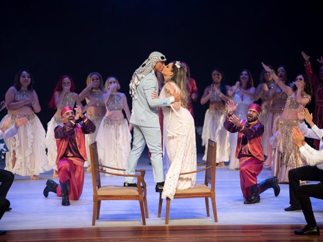 ''Caminhos Árabes'' traz ao palco as peculiaridades das regiões árabes através de suas danças, vestimentas, músicas e gestos