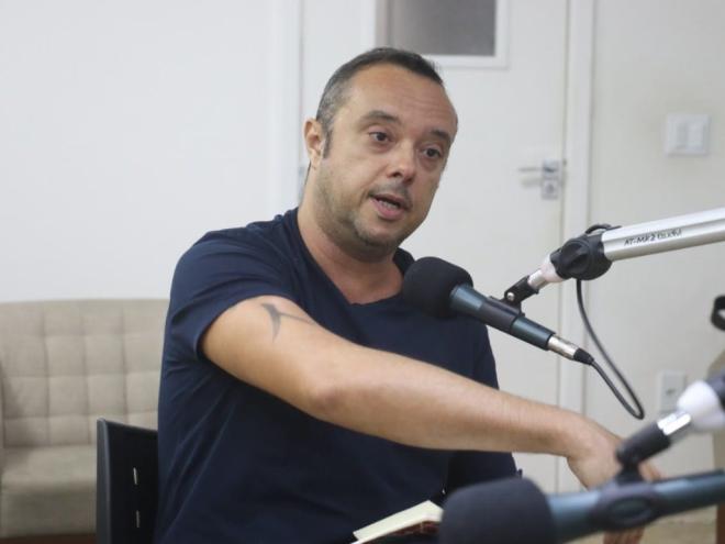 George Gomes: ''A política, que já foi classificada como uma paixão morta, se recoloca como tema quente novamente''