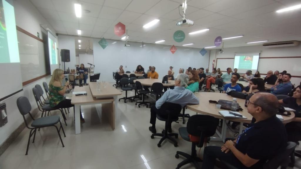 Ao fim, os participantes da conversa responderam dúvidas e questionamentos dos alunos e demais presentes