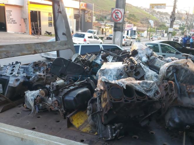 Os policiais recolheram os motores com suspeitas de serem adulterados