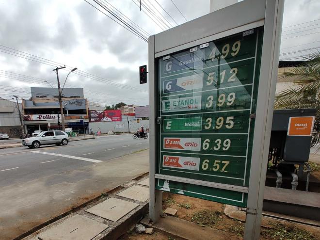 De centavos em centavos e mesmo sem anúncios da Petrobras, preços dos combustíveis registram segunda alta em duas semanas 