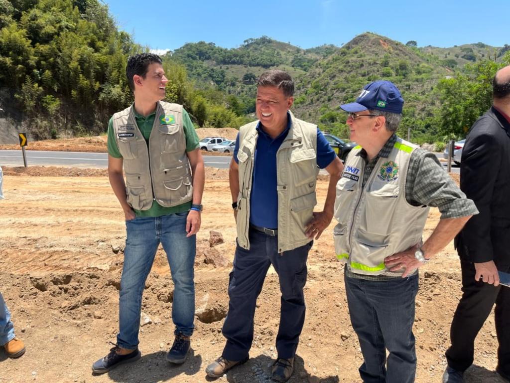 O ministro Marcelo Sampaio, o senador Carlos Viana e o general Santos Filho Diretor-Geral do Dnit