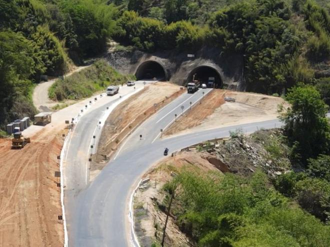 Tuneis estavam concluídos há dez anos e aguardavam conclusão de obras complementares 