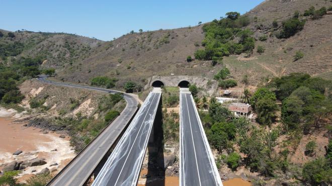 Para o uso dos tuneis foi necessário construir nova ponte sobre o rio Piracicaba 