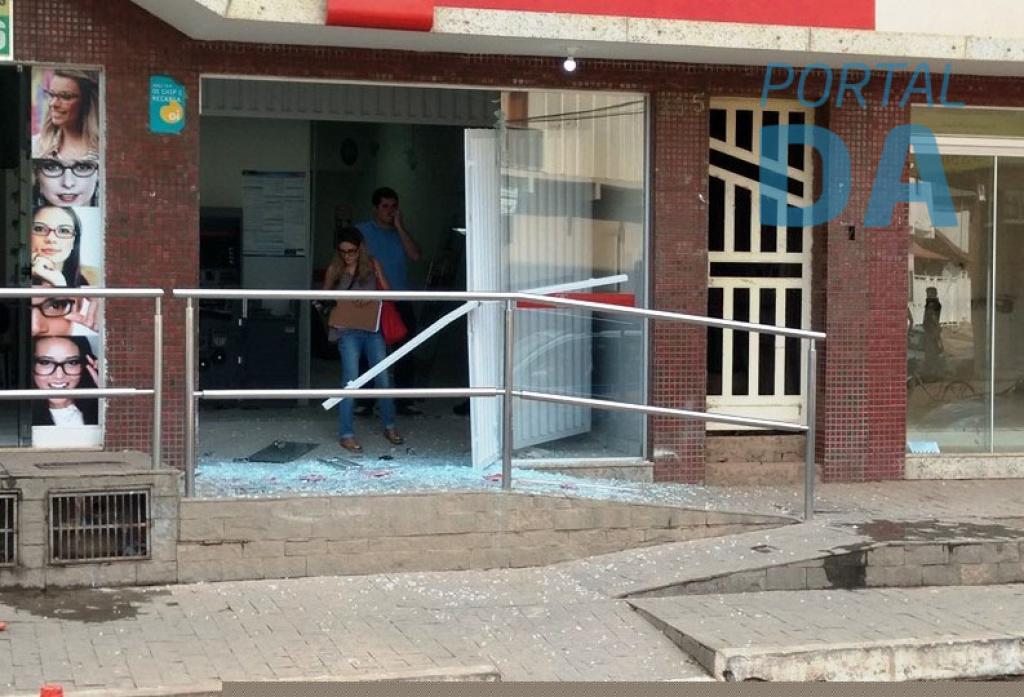Bandidos usaram Toyota Corolla, um Citröen C4 e um Chevrolet Corsa