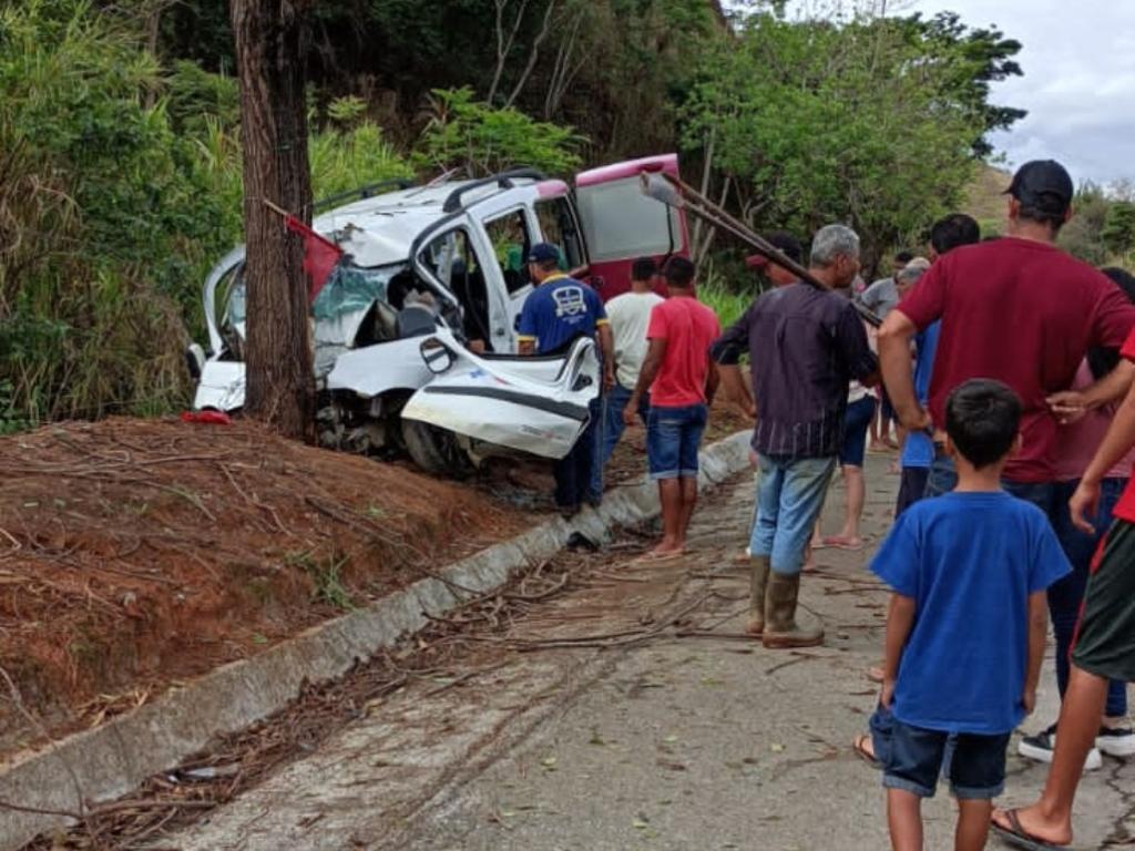 Acidente aconteceu em um trecho da BR-116 em Dom Cavati 