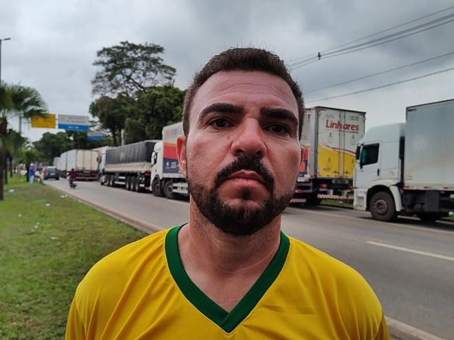 O caminhoneiro André Ferreira manifestou a intenção de resistir e manter a manifestação 
