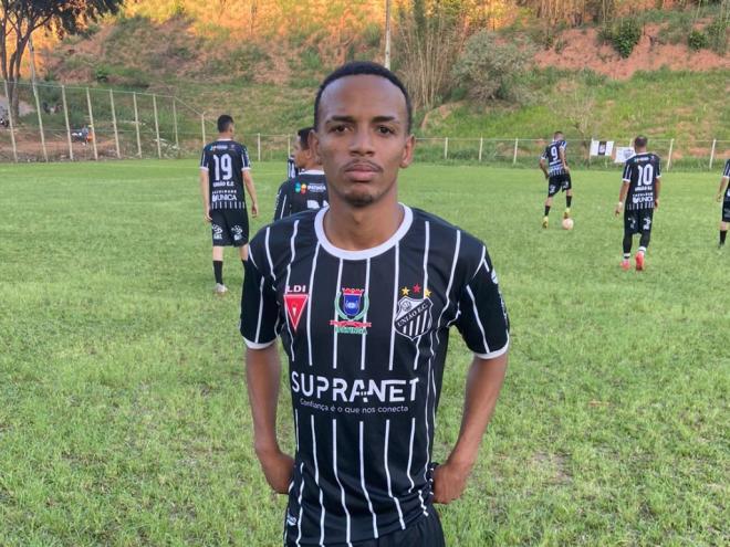 O jovem Leleu ''destruiu'' a defesa do Vale Alto e comandou a classificação do União