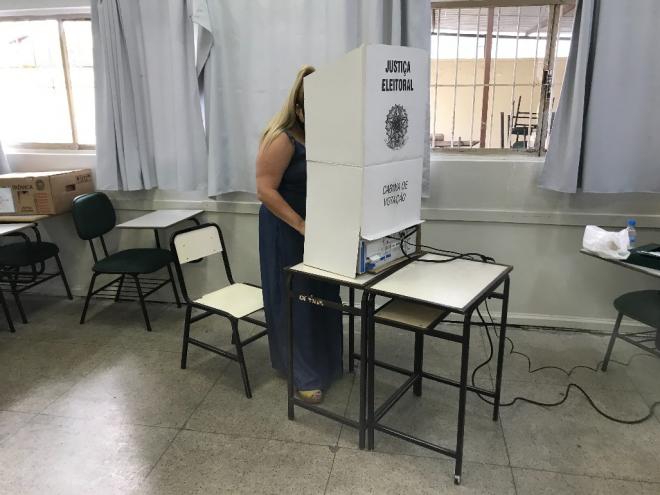 Cada turno de votação é uma eleição independente, portanto, quem faltou aos dois precisa fazer duas justificativas