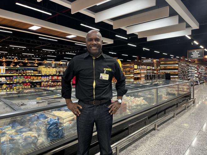 Eli Márcio, gerente do Supermercado Coelho Diniz, na unidade do Shopping Vale do Aço, percebe que os clientes estão levando mais produtos