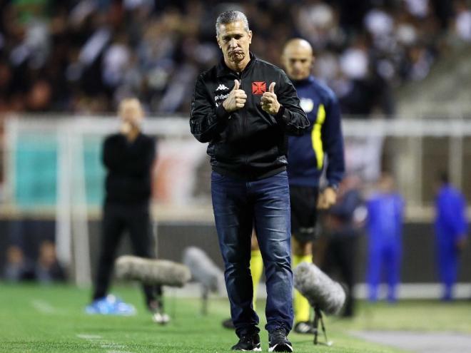  Técnico deixou o comando do time carioca