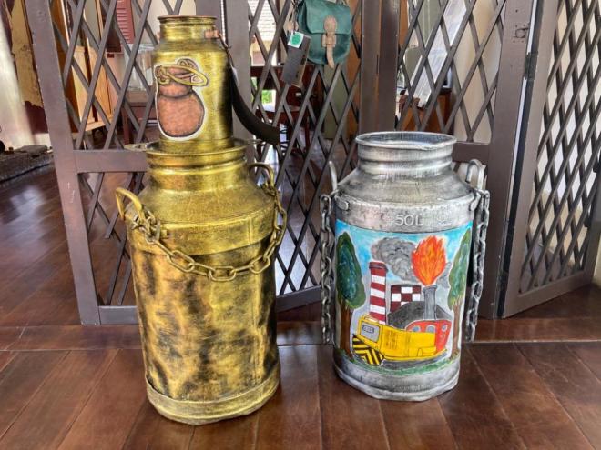 A exposição reúne 24 peças: resgate cultural e produção artística sustentável