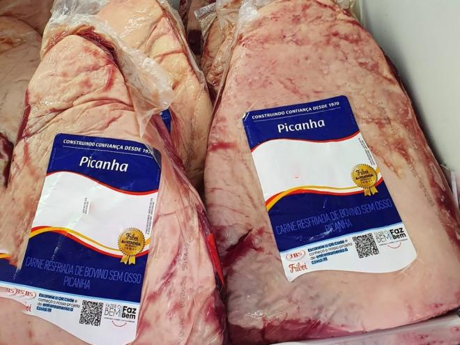 Os ladrões roubaram as peças de picanha de supermercado e conseguiram fugir na sequência