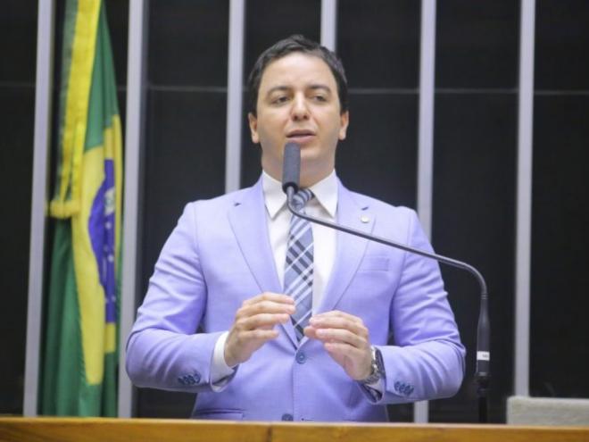 Célio Studart: a marcação a ferro candente causa sofrimento desnecessário ao animal  