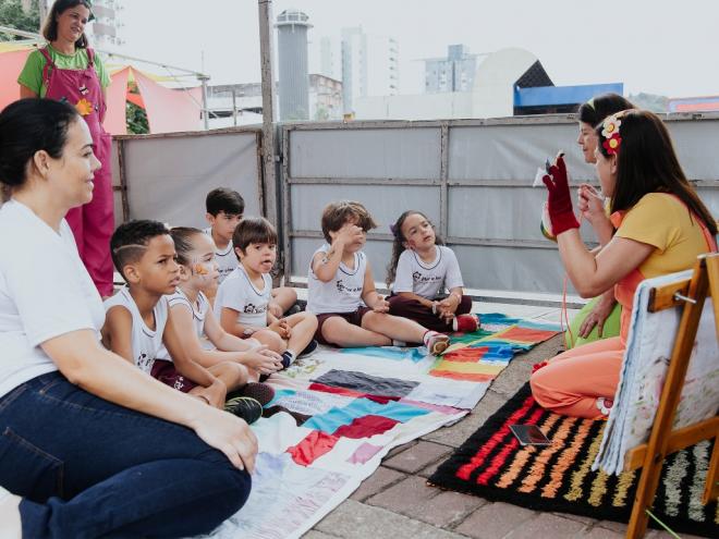 Projeto de literatura e cultura envolve alunos, professores e comunidade por onde passa