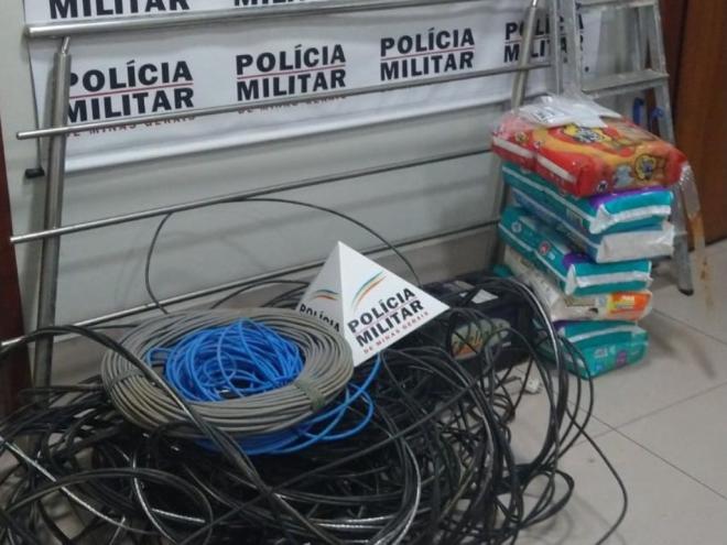 Polícia acredita que os produtos, sem comprovação de origem, foram furtados e trocados por entorpecentes  