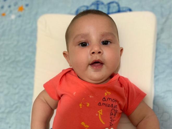 Davi precisa tomar o quanto antes o remédio Zolgensma, que é mais eficaz contra a AME