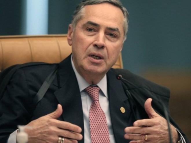 O ministro do STF, Luis Roberto Barroso está na mira de senadores e deputados 