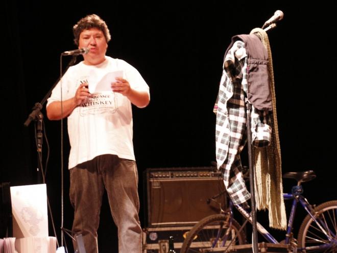 O poeta, artista visual, jornalista e professor Jairo Fará atua em São João del-Rei