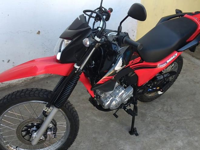 Bandidos armados renderam motociclista e roubaram veículo semelhante a esse 