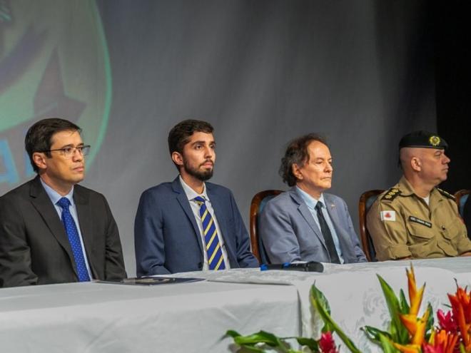 Delegado da PF,  Alexandre Teixeira dos Santos, prefeito Gustavo Nunes, Procurador do Trabalho, Adolfo Jacob e coronel PM Lemos Dias