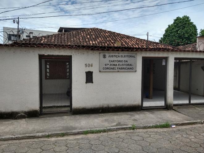 O eleitor pode justificar de forma presencial em um cartório eleitoral 